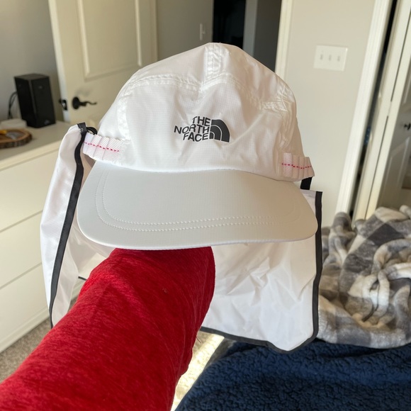 North face sun hat - Picture 2 of 2